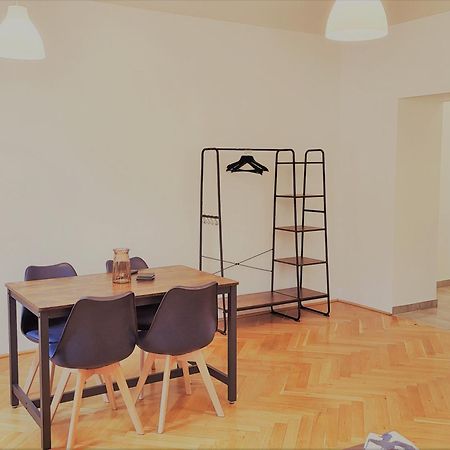 Neulerchenfelder Apartment Wina Bagian luar foto
